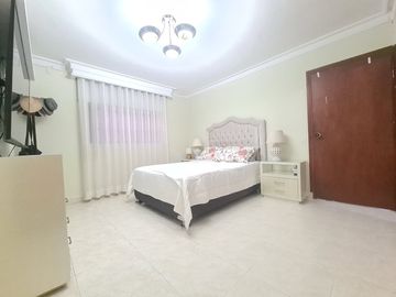 VENTA - BARRIO: LAS COLINAS