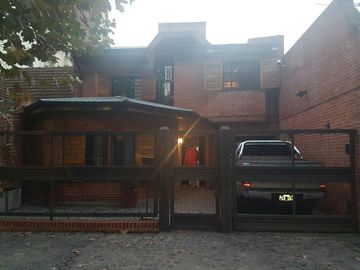 Importante chalet en venta en el centro de Lanús ideal para inversionista