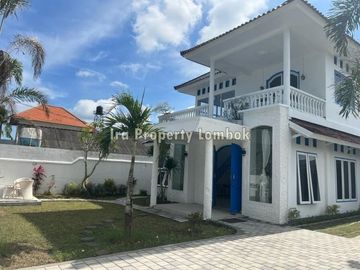 Beachfront villa in Montong, Batulayar near Senggigi