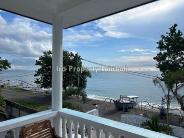 Beachfront villa in Montong, Batulayar near Senggigi