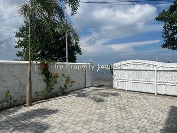 Beachfront villa in Montong, Batulayar near Senggigi