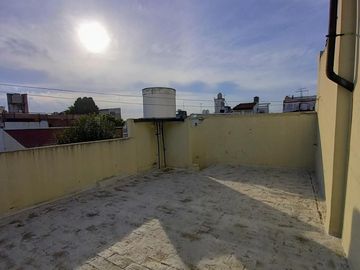 Excelente Casa de 3 ambientes con fondo verde pileta y quincho zona colegio Don Bosco