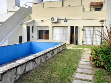Excelente Casa de 3 ambientes con fondo verde pileta y quincho zona colegio Don Bosco