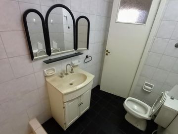 Excelente Casa de 3 ambientes con fondo verde pileta y quincho zona colegio Don Bosco