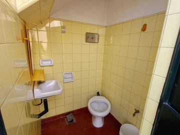 Excelente Casa de 3 ambientes con fondo verde pileta y quincho zona colegio Don Bosco