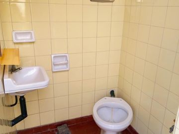 Excelente Casa de 3 ambientes con fondo verde pileta y quincho zona colegio Don Bosco