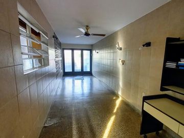 Excelente Casa de 3 ambientes con fondo verde pileta y quincho zona colegio Don Bosco