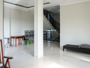 RUMAH CANTIK LANTAI 3 VIEW PANTAI MELASTI BALI