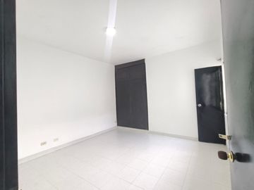 local en arriendo en urbanización la flora. Cod A12236