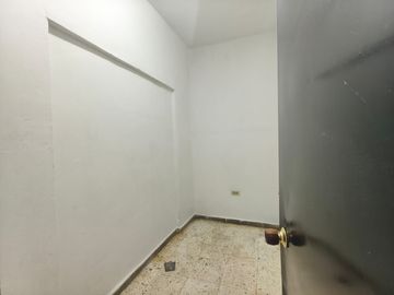 local en arriendo en urbanización la flora. Cod A12236