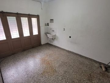 Casa PH en venta en Bernal Oeste