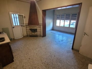 Casa PH en venta en Bernal Oeste