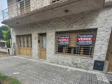 Casa PH en venta en Bernal Oeste