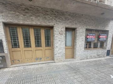 Casa PH en venta en Bernal Oeste