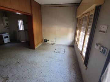 Casa PH en venta en Bernal Oeste