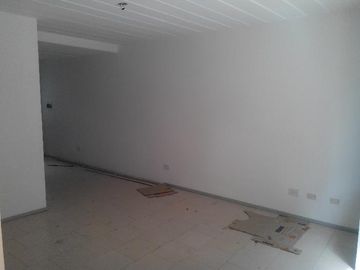 Departamento 3 AMB CON PATIO Y  cochera. tigre. tacuari 255. todo incluido(  no abona expensas. abl agua )
