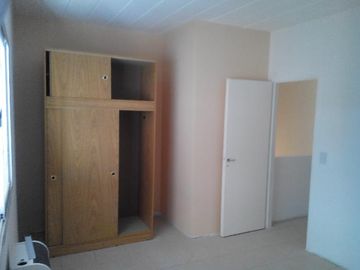 Departamento 3 AMB CON PATIO Y  cochera. tigre. tacuari 255. todo incluido(  no abona expensas. abl agua )