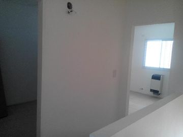 Departamento 3 AMB CON PATIO Y  cochera. tigre. tacuari 255. todo incluido(  no abona expensas. abl agua )