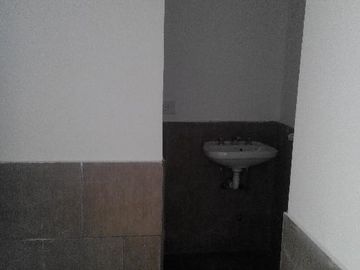 Departamento 3 AMB CON PATIO Y  cochera. tigre. tacuari 255. todo incluido(  no abona expensas. abl agua )