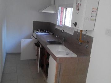 Departamento 3 AMB CON PATIO Y  cochera. tigre. tacuari 255. todo incluido(  no abona expensas. abl agua )
