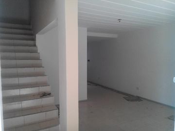 Departamento 3 AMB CON PATIO Y  cochera. tigre. tacuari 255. todo incluido(  no abona expensas. abl agua )