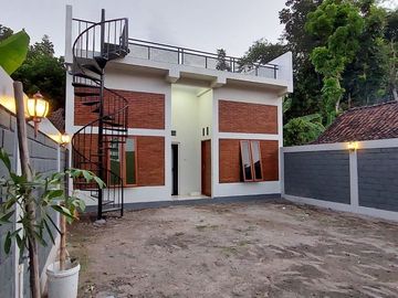 Rumah Etnik dengan Bata Ekspose dekat Pintu Tol Klaten