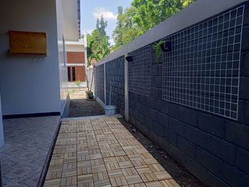 Rumah Etnik dengan Bata Ekspose dekat Pintu Tol Klaten