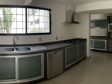 VENDO EXCELENTE CASA EN GUADALUPE INN