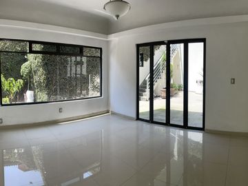 VENDO EXCELENTE CASA EN GUADALUPE INN