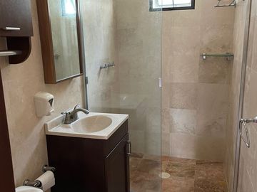 VENDO EXCELENTE CASA EN GUADALUPE INN