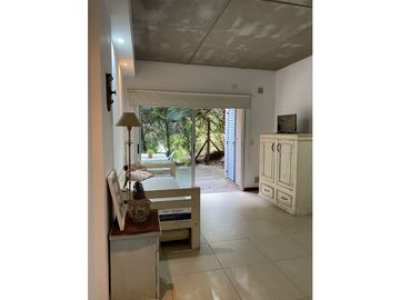 Departamento con piscina. 1 dormitorio,  jardín. Pinamar