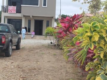 Ballenita: Se Vende Casa Cerca del Mar en Ballenita