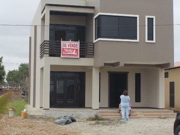 Ballenita: Se Vende Casa Cerca del Mar en Ballenita