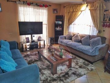 Casa En Venta De 5 Dorm. En Quilicura