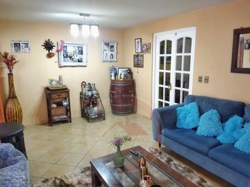 Casa En Venta De 5 Dorm. En Quilicura