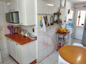 Casa En Venta De 5 Dorm. En Quilicura