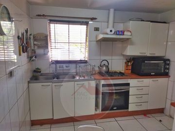 Casa En Venta De 5 Dorm. En Quilicura