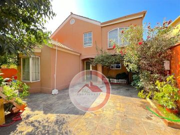 Casa En Venta De 5 Dorm. En Quilicura