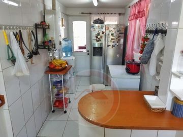 Casa En Venta De 5 Dorm. En Quilicura