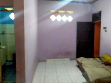 Rumah hitung tanah luas strategis di dekat tol Bekasi timur.