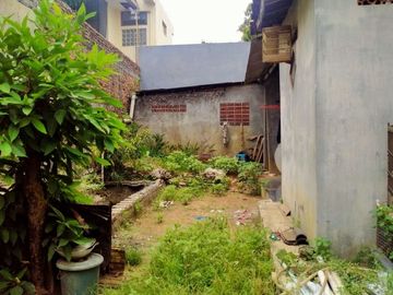 Rumah hitung tanah luas strategis di dekat tol Bekasi timur.