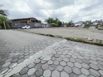Dijual Tanah Pekarangan Selatan Jalan Damai