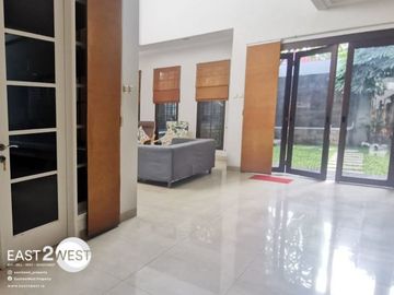 Disewakan Rumah Telaga Golf Virginia BSD City Tangerang Selatan Bagus Besar Lokasi Nyaman Strategis Fully Furnished