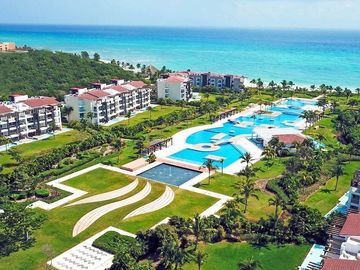Condominio frente al mar con alberca privada, 3,000 m2 de Albercas, campo de Gol