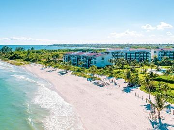 Condominio frente al mar con alberca privada, 3,000 m2 de Albercas, campo de Gol