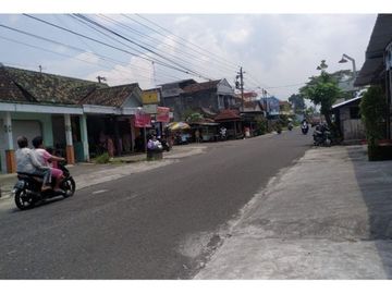 Joglo Paseban dilokasi Dekat Akses 2 Jalan Besar Zona Wisata Mendunia