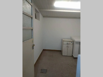 Semipiso en Venta en Flores 3 ambientes 65 m2 + 2 patios en 1er piso por ascensor, al contrafrente, con cochera cubierta - Argerich 900