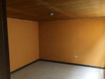 CASA  COMERCIAL  RENTABLE  EN VENTA EN EL BARRIO FLORARÍA, CIUDAD BOGOTA