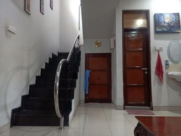 DIJUAL RUMAH SECOND 2 LANTAI LOKASI STRATEGIS DI DENPASAR