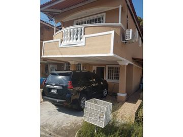 VENTA CASA DUPLEX PEDREGAL